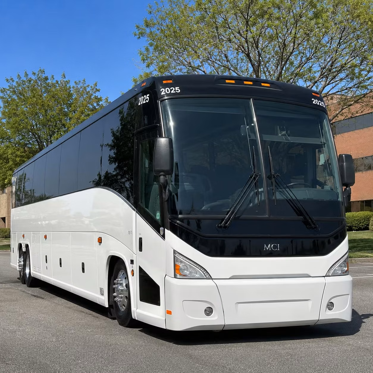 outdoor music festivals and vineyard concerts near lynchburg deserve a proper bus
